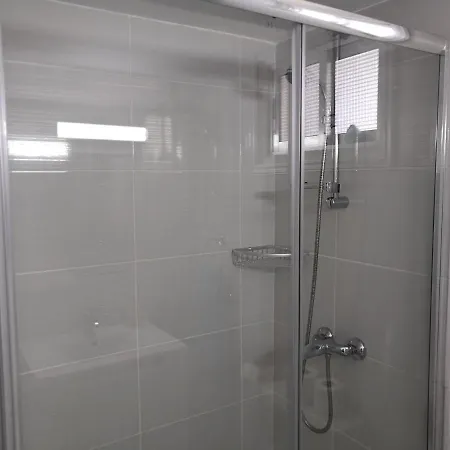 Premium Beach Studio Wh 12 *